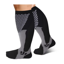 Carregar imagem no visualizador da galeria, Meias de Compressão Suprema Plus Size 20-30mmHg