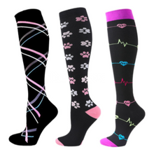 Carregar imagem no visualizador da galeria, Meias de Compressão Divertidas 20-30 mmHg - Kit 3 pares